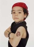 Hva er farene ved Tattoo Ink i Kids?