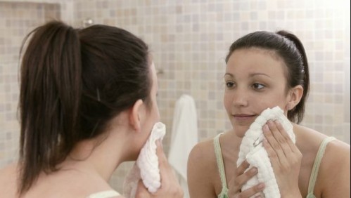 Gjør-det-selv Skin Care: Fra kjøkkenbenken til badet Sink