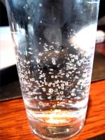 Hvor mange glass vann bør du drikke en dag?