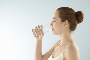 Hvordan å drikke vann & Vinegar