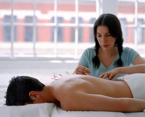 Hvordan bruke akupunktur for å behandle leddsmerter
