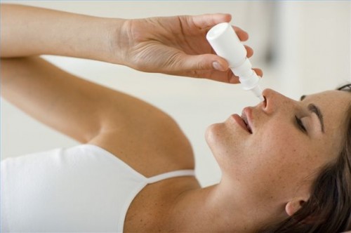 Hvordan bruke nesespray