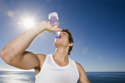 Hvordan å miste vekt ved å drikke mer vann