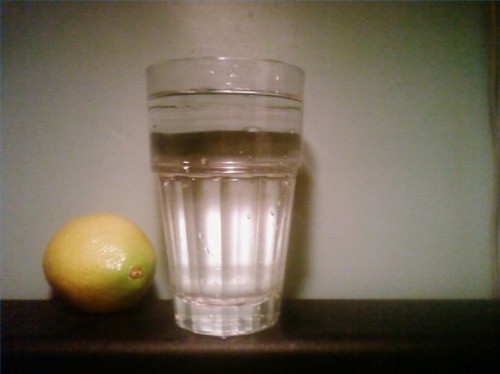 Hvordan drikke en halv kroppens vekt i gram vann hver dag