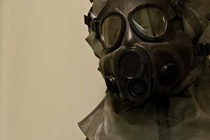 Hvordan bruke en Alert M-40 Gas Mask