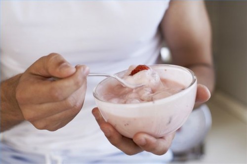 Hvordan lage rå melk yoghurt