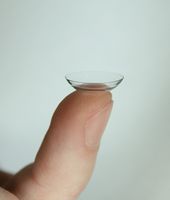 Hva skjer hvis kontaktlinser er laget for tykk?